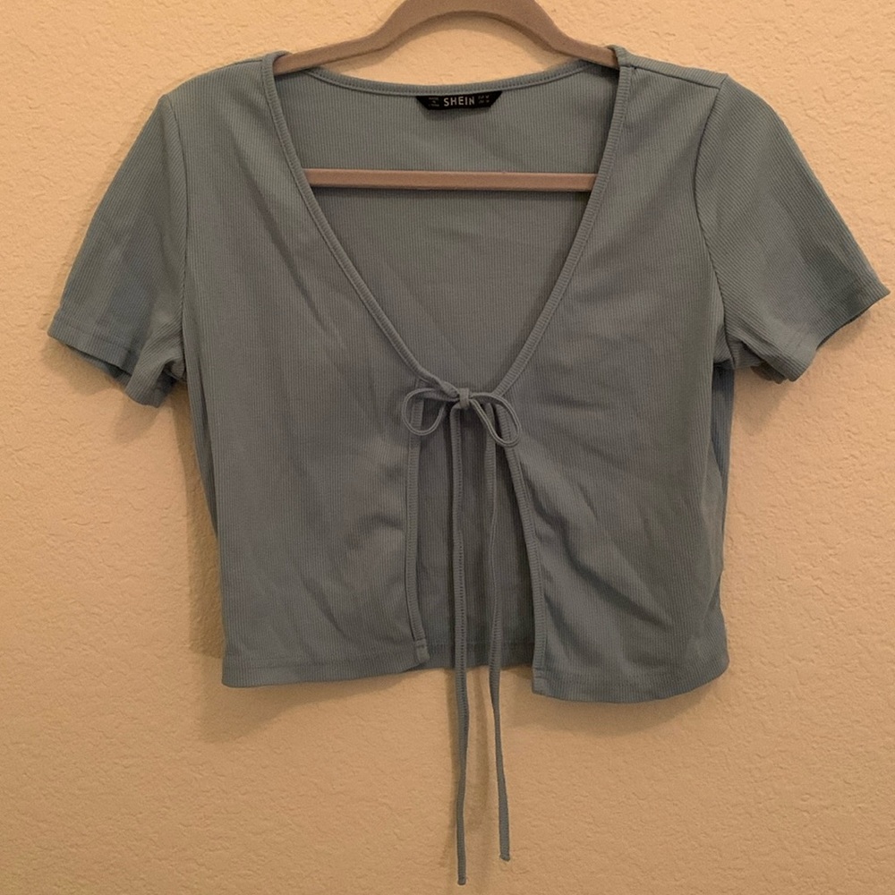 Crop 🩵 Top - Picture 1 of 4